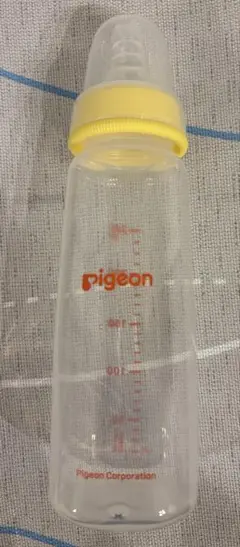 ピジョン スリムタイプ哺乳びん プラ製240ml／乳首M（丸穴・4か月頃から)