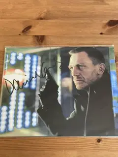 ダニエル・クレイグ直筆サイン入り2Lサイズ写真…Daniel Craig