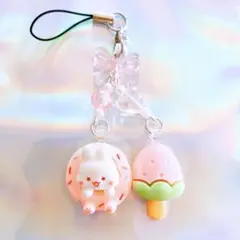 ハンドメイド　うさぎとアイスクリームのストラップ