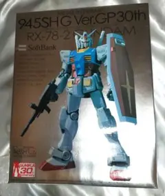 ガンプラケータイ「945SH G Ver.GP30th」、9月10日発売