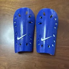 Nike サッカー シンガード 青