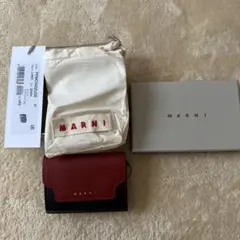 MARNI 3つ折コインケース付き財布 レッドブラックピンク