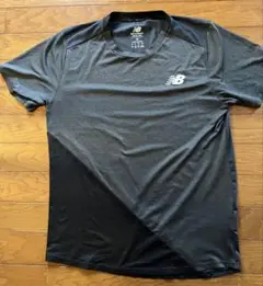 New Balance ダークグレー/ブラック Tシャツ M