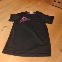 adidas 黒 Tシャツ Sサイズ　レディース