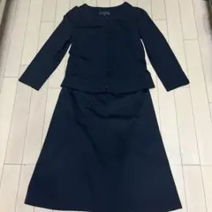 ブラックジャケットとスカートのセット
