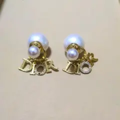 Dior ロゴ　パール ゴールド ピアス　SHEIN