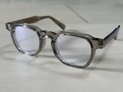 伊達メガネ