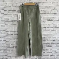 新品タグ付き☘️ベルメゾン　プリーツパンツ　グリーン　M