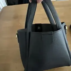 黒い合成皮革ハンドバッグ