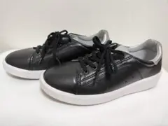 ブラックスニーカー　22.5cm