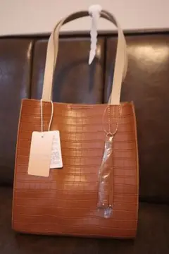 mieux un タッセル付き 型押し 合皮トートバッグ