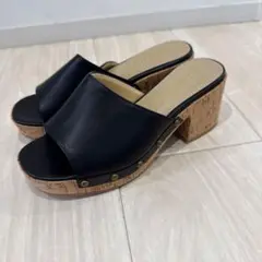黒のオープントゥサンダル コルクソール