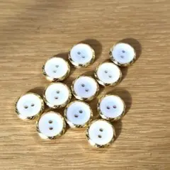 オフホワイトとゴールドのボタンセット