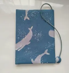文庫本布のブックカバー　クジラ