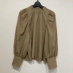 ボリュームスリーブブラウス　ベージュ