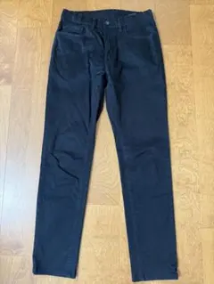 UNIQLO ウルトラストレッチカラージーンズ　BLACK