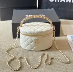 CHANEL ホワイト ショルダーバッグ