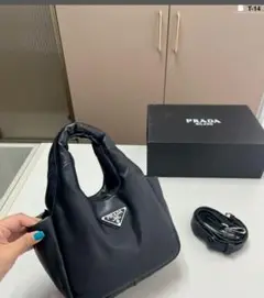 PRADA ブラック ショルダーバッグ