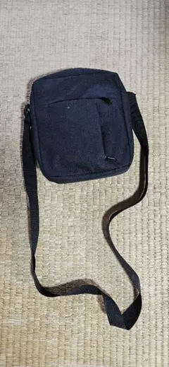 黒いキャンバスショルダーバッグ