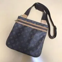 LOUIS VUITTON モノグラム ポシェット・ボスフォール