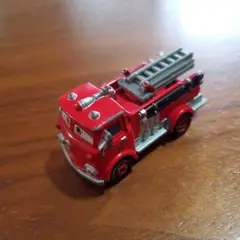 トミカ　カーズ　レッド