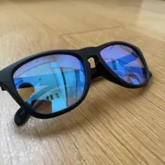 ブラックフレーム ブルーレンズ サングラス