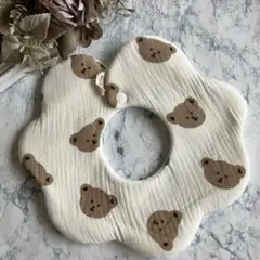 ハンドメイドスタイ 花びら もくもく くま