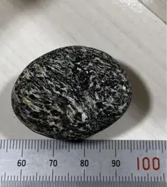 宇宙みたいな石!磁石も付く!