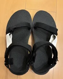 tevaサンダル