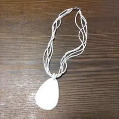 シェル　ビーズ　ネックレス