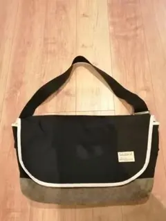 メッセンジャーバッグ