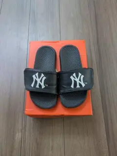 New York Yankees スライドサンダル ブラック