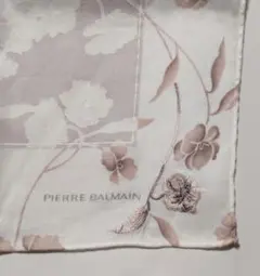PIERRE BALMAIN 花柄のシルクハンカチ