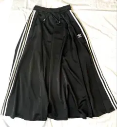 【adidas】ブラック ロングスカート 即購入OK