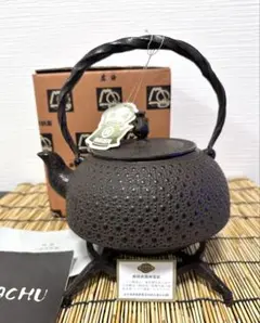 新品、付属品付　南部岩鋳四代目清末作 　真作保証　１８型コシキ桜　南部鉄瓶　鉄瓶 2025年最新】南部岩鋳 清末の人気アイテム - メルカリ