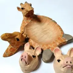 木製　キリンの小物入れ　キリン、ブタのマグネット