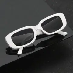 ホワイトフレーム ブラックレンズ サングラス