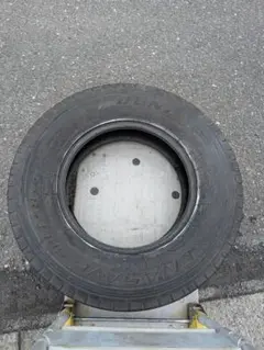 中古タイヤ　トラック用205/85r16 １本