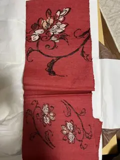 赤花柄 伝統的な帯