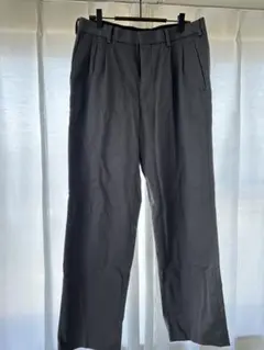 UNIQLO／タック入りスラックス