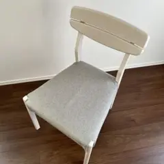 グレーのダイニングチェア