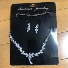 ネックレス、イヤリング