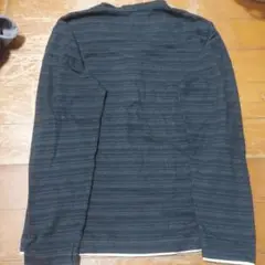 ダークグレー ストライプ Vネック Tシャツ