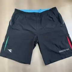 DIADORA ブラック ハーフパンツ