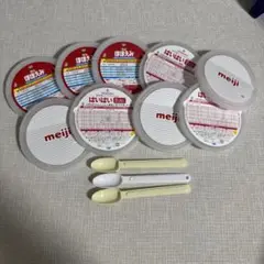 ミルク缶の蓋9個、スプーン3本