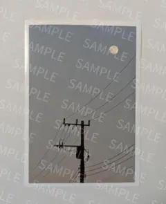 静かな月