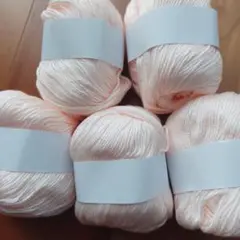 60%シルク10%カシミヤ30%ウールの毛糸　50g×5個　薄いピンク色