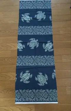 ハワイアン　ホヌ柄　ネイビー　薄手生地 プリント　108cm×35cm
