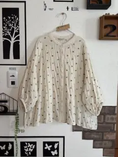 美品★小花総刺繍バンドカラーブラウス＊キナリ