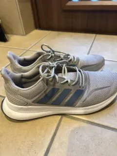 アディダス　ランニングシューズ